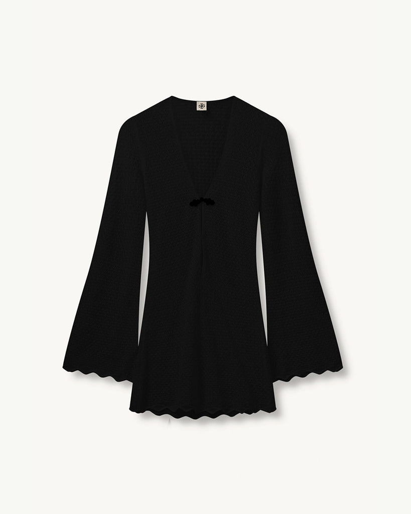 Krótka, koronkowa, czarna sukienka z głębokim dekoltem i długim rękawem Tanzania The Garment