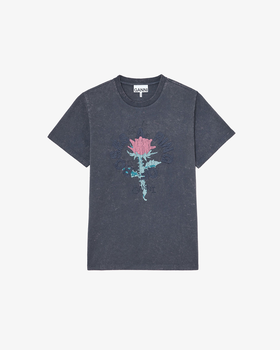 Luźny, bawełniany t-shirt with Rose Phantom GANNI z okrągłym dekoltem i krótkim, szerokim rękawem. Z przodu posiada grafikę róży, haft ,a ring of roses' oraz haft z logo GANNI. Ma niejednolity kolor, z efektem sprania.

-Luźny krój

-100% bawełna&nbsp;

-Zamów t-shirt w swoim standardowym rozmiarze. Jeśli chcesz, żeby był bardziej oversizowy - zamów go w większym rozmiarze.