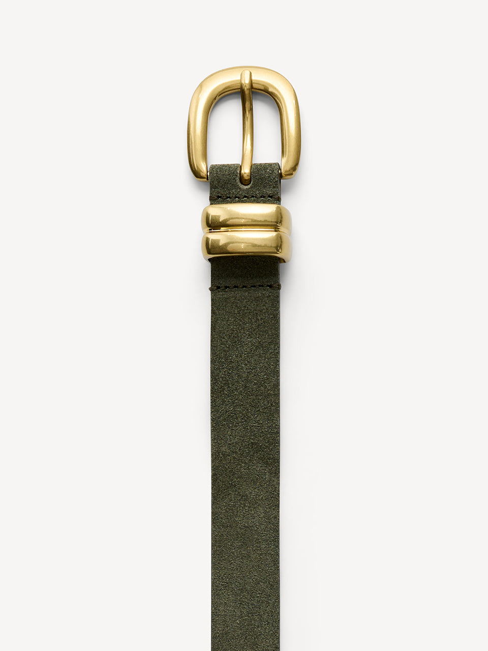 Zamszowy, cienki, klasyczny pasek Zoilo Suede Deep Lichen Green By Malene Birger w zielonym kolorze. Posiada grubą, złotą sprzączkę. Idealny do sukienki i spodni stanem.&nbsp;